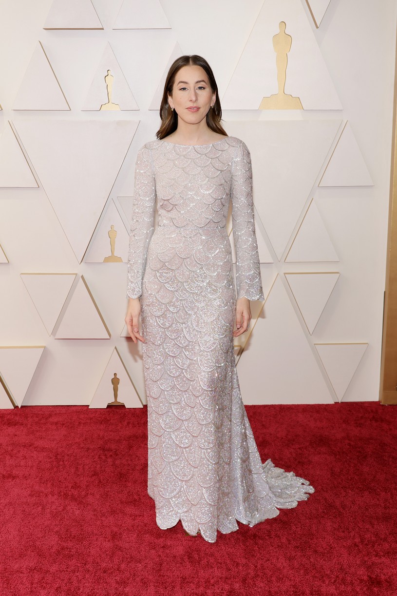Licorice Pizza's Alana Haim Attends First Oscars With Sisters Danielle