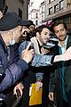 jake gyllenhaal girlfriend ambulance paris premiere eiza gonzalez 04