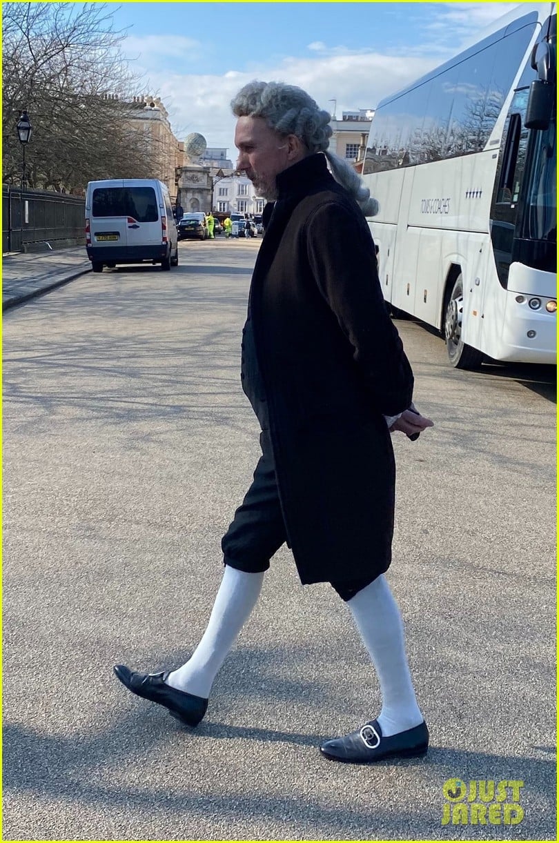 Photo joaquin phoenix gets into character as napoleon filming new