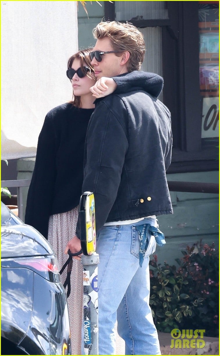 Austin Butler & Kaia Gerber Cozy Up Together at Lunch in Los Feliz