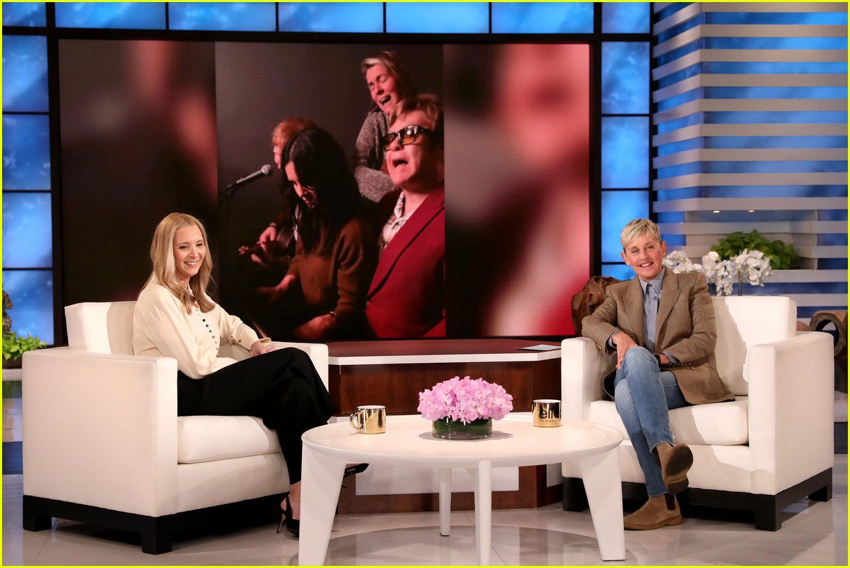 Lisa Kudrow Reveals the 'Friends' CoStar She'd Do Anything For Photo(01)