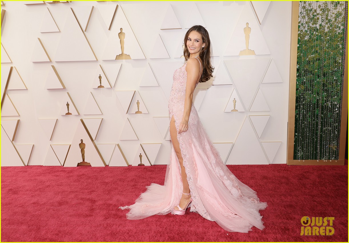 Photo lily james oscars 2022 red carpet 01 Photo 4733853 Just