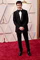 elliot page looks sharp gucci tux at oscars 04