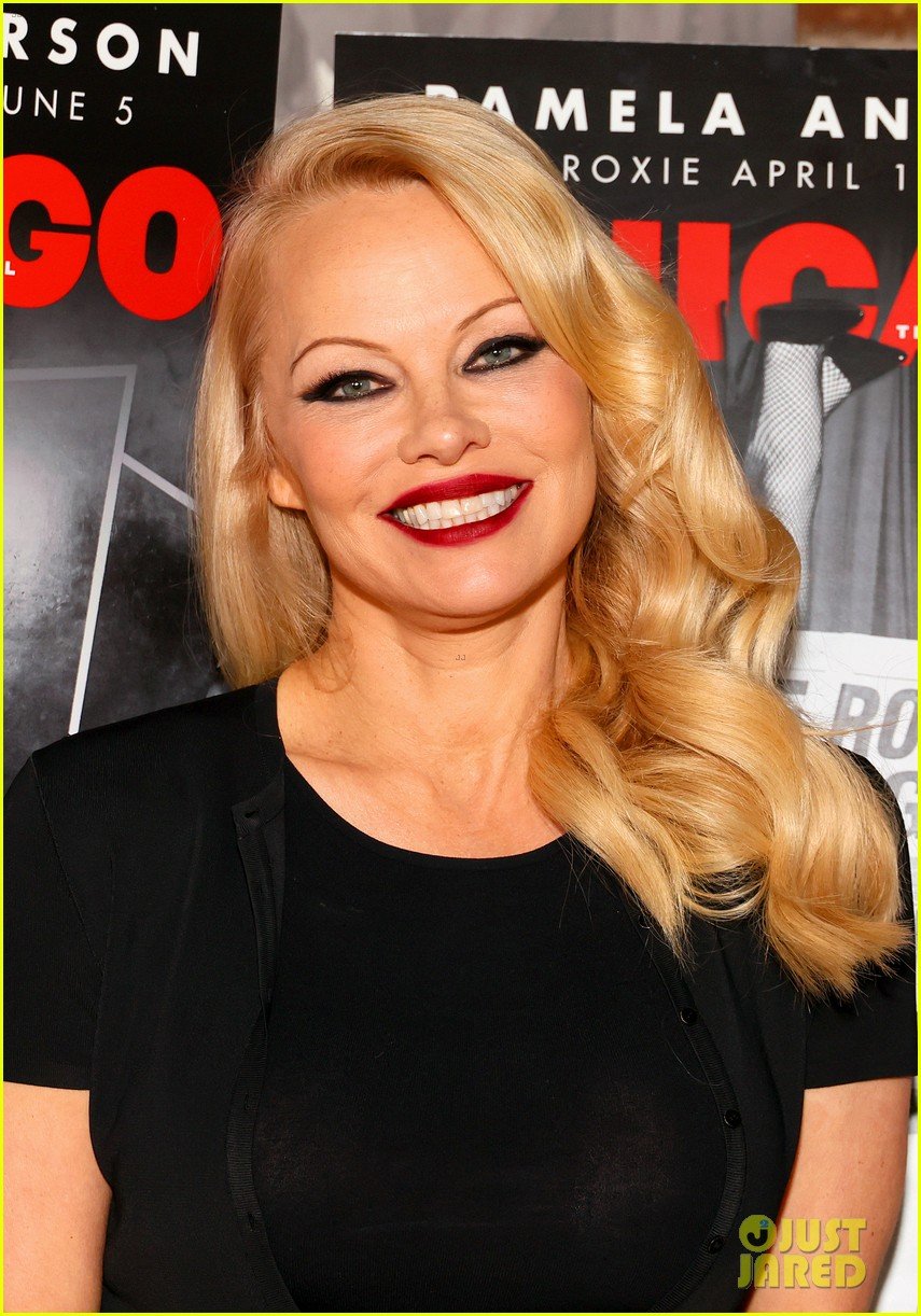 Omg Pamela Anderson Just Channeled Jackie O The Pics Are Insane - 5p5gk17