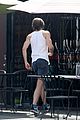 chris pine spotted in tank top and shorts 03