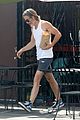 chris pine spotted in tank top and shorts 04