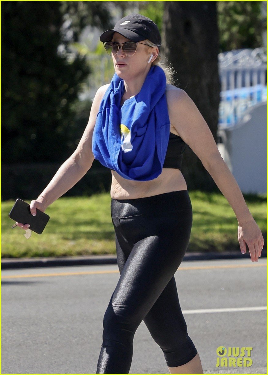 Photo: rebel wilson bares midriff in workout gear 01 | Photo 4732089