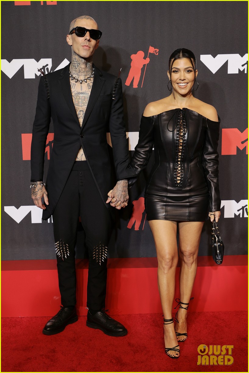 Photo travis barker perform oscars 05 Photo 4724687 Just Jared