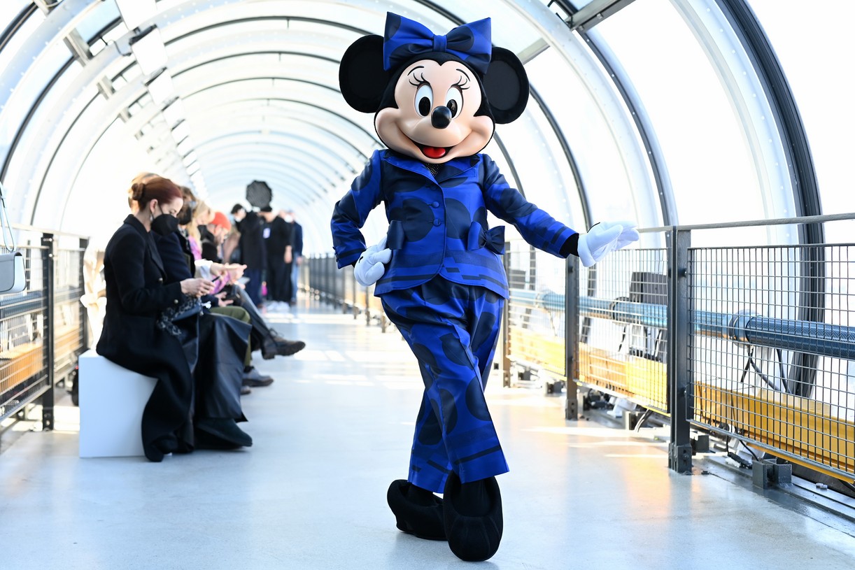 Vanessa Hudgens & Daisy Ridley Have Major Fashion Moments at