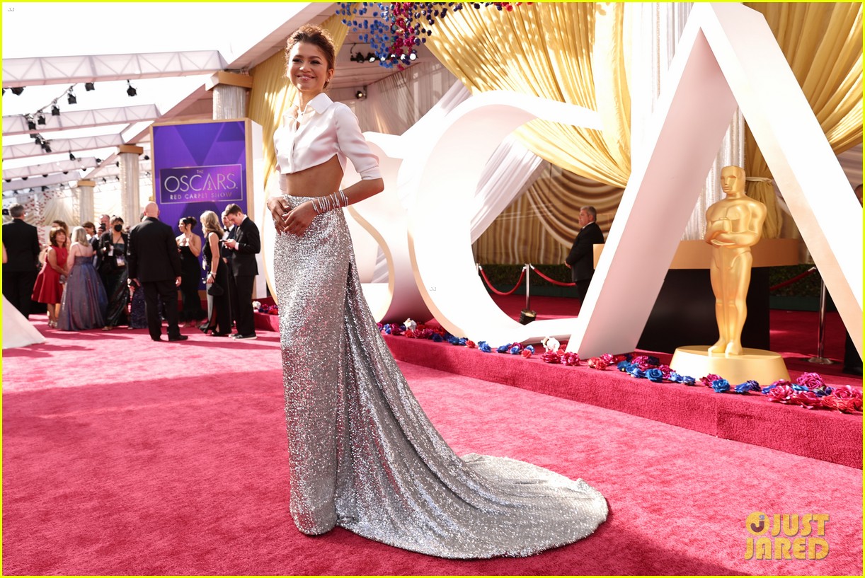 Zendaya Has Yet Another Amazing Red Carpet Moment at Oscars 2022