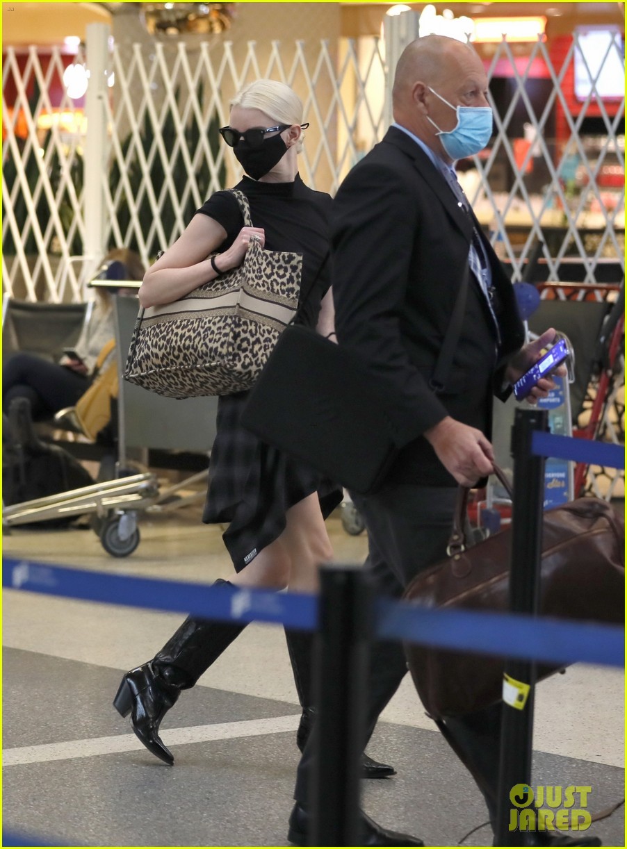 Photo: anya taylor joy malcolm mcrae airport pics 22 | Photo 4739778