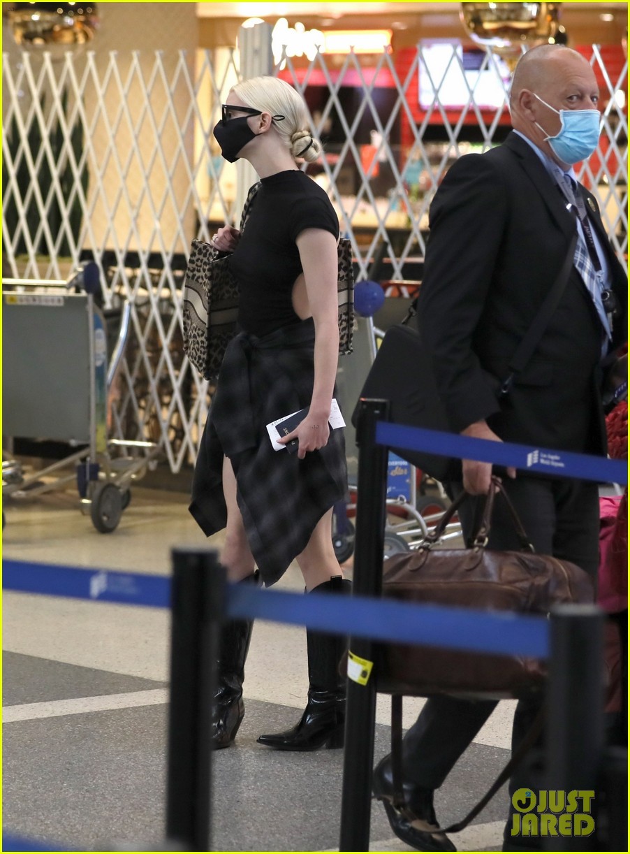 Photo: anya taylor joy malcolm mcrae airport pics 26 | Photo 4739782