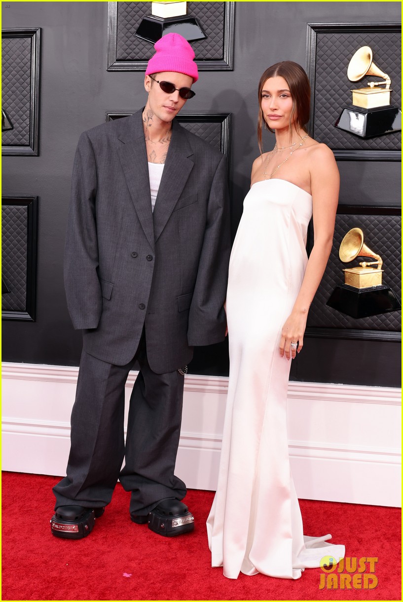 Nominee Justin Bieber Kisses Wife Hailey on Grammys 2022 Red Carpet