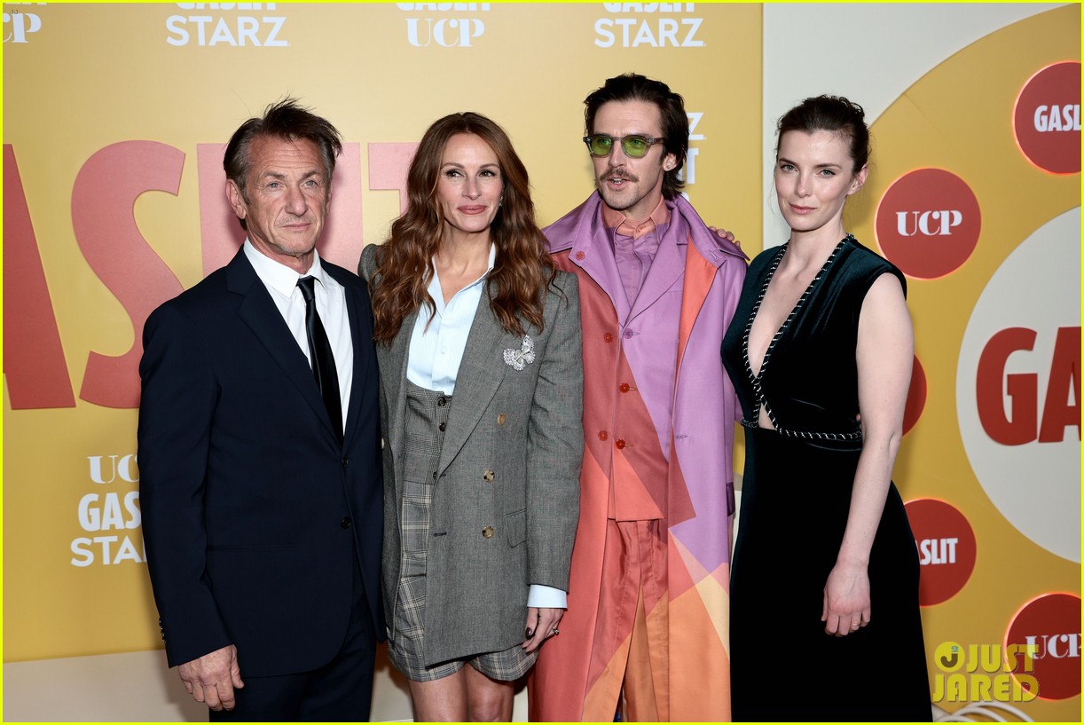 Julia Roberts & Sean Penn Join Forces at 'Gaslit' New York Premiere