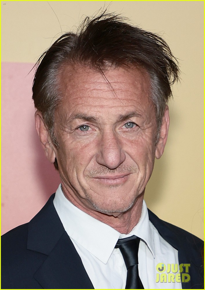 Julia Roberts & Sean Penn Join Forces at 'Gaslit' New York Premiere See Red Carpet Pics