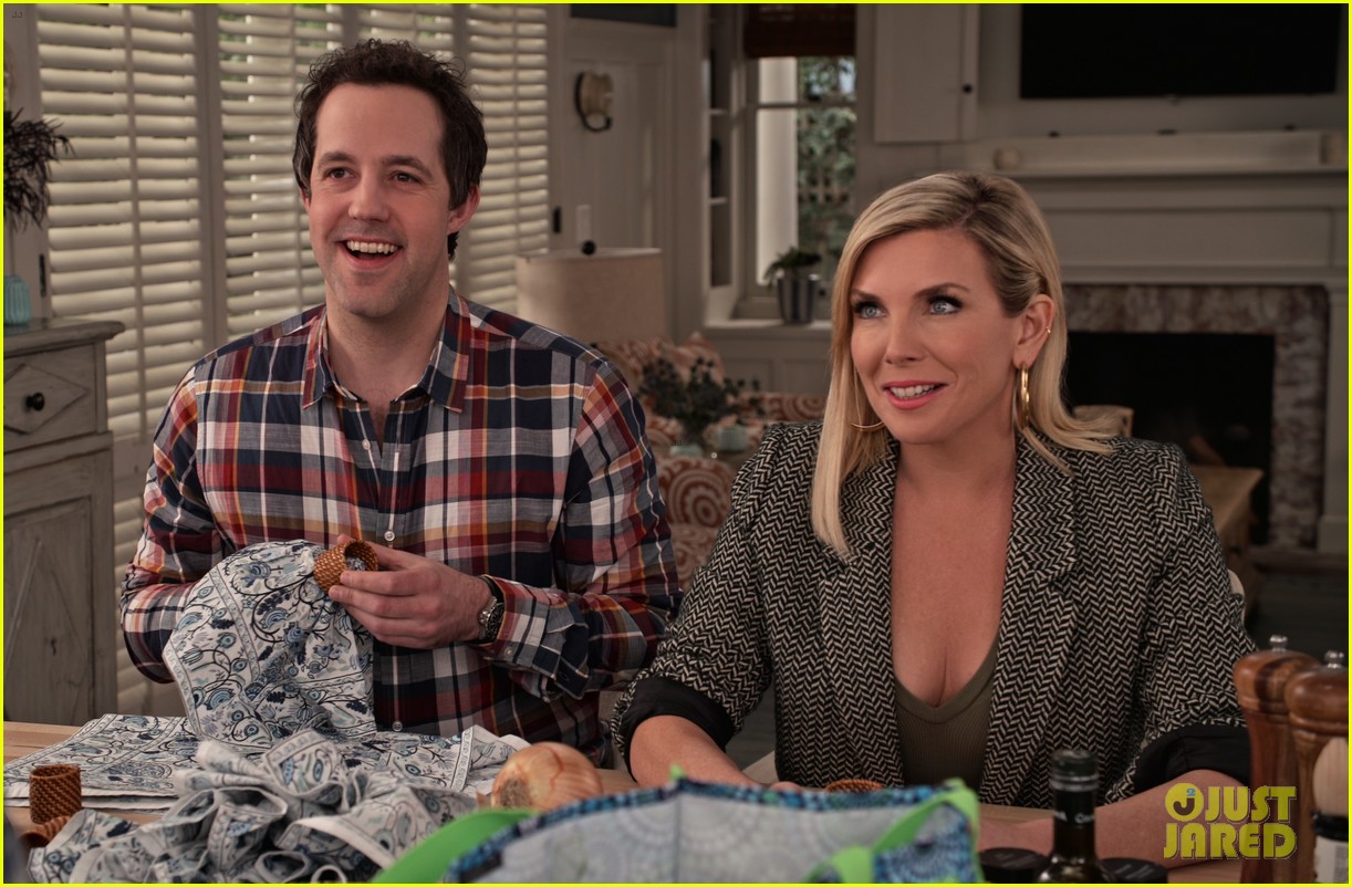 Netflix Drops New Pics For 'Grace & Frankie's Final Season See Them