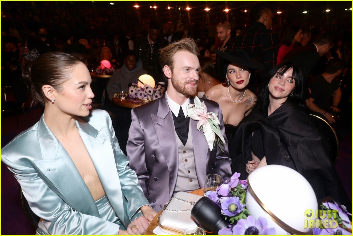 Halsey Reveals They Left Grammys 2022 Early Here's Why Photo 4739075