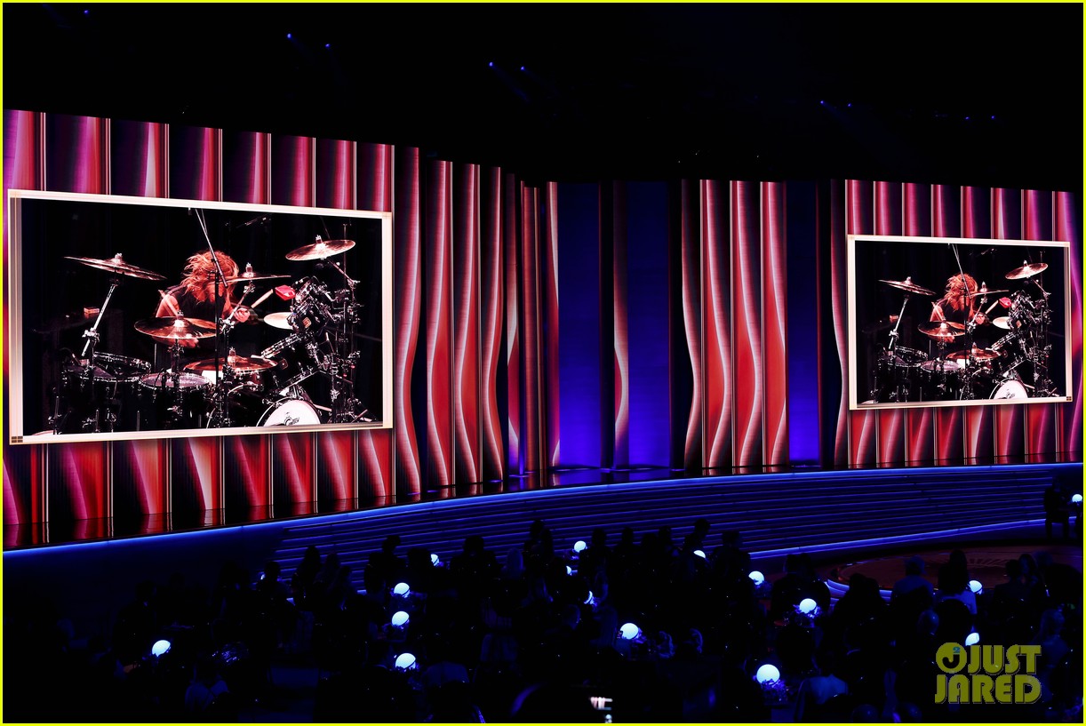 Late Foo Fighters Drummer Taylor Hawkins Gets Emotional Tribute at