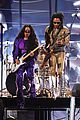 her performs with lenny kravitz travis barker at grammys 03
