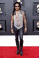 lenny kravitz chainmail top grammys red carpet 03