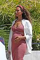 leona lewis cradles baby bump day out in la 04