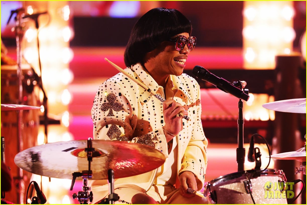 Bruno Mars & Anderson .Paak's Silk Sonic Opens Grammys 2022 with '777