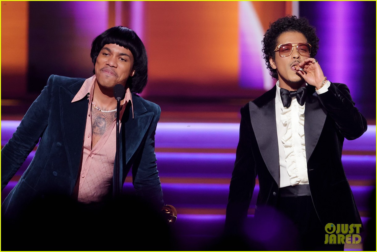 Silk Sonic Won Both Record & Song of the Year at Grammys 2022 Here’s(02)