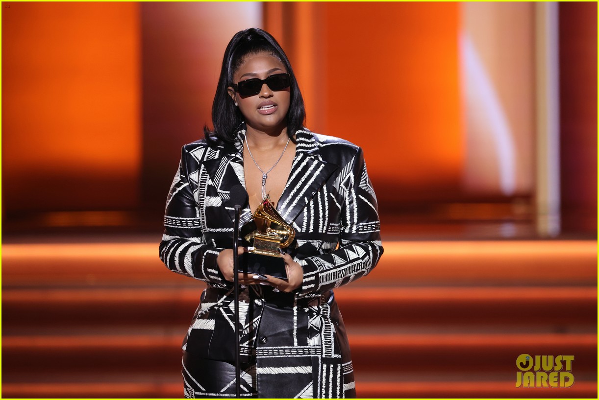 Jazmine Sullivan Wins Best R&B Album at Grammys 2022 Photo 4739014