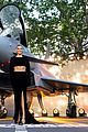 hayley atwell at top gun premiere tom cruise 03