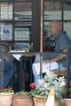 bruce willis rare lunch outing after aphasia diagnosis 28