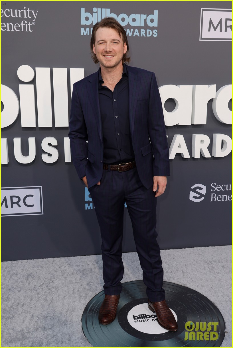 Michael Buble Cradles Pregnant Wife Luisana's Pregnant Belly at