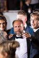 kaia gerber austin butler share passionate kiss at elvis premiere 05