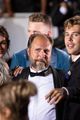 kaia gerber austin butler share passionate kiss at elvis premiere 08
