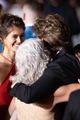kaia gerber austin butler share passionate kiss at elvis premiere 14