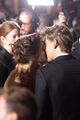 kaia gerber austin butler share passionate kiss at elvis premiere 29