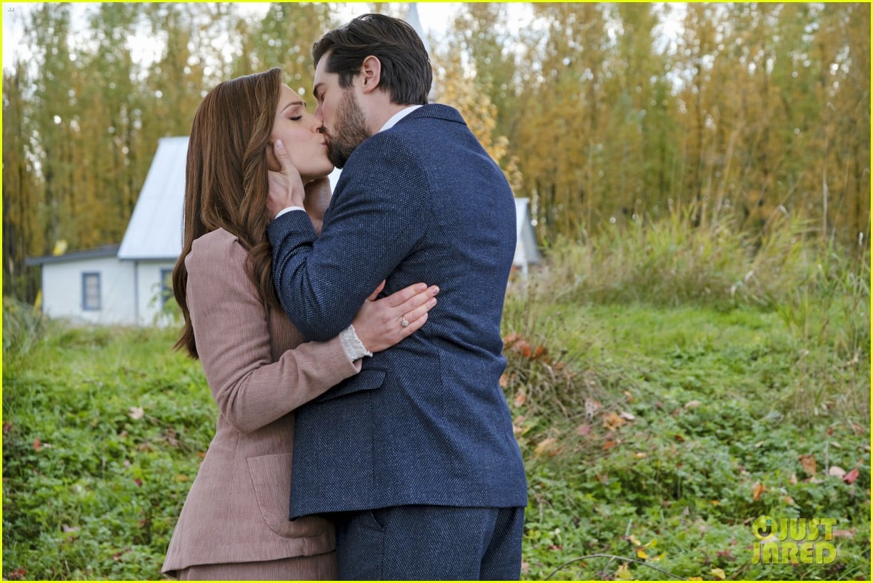 Photo erin krakow chris mcnally where to have lucas elizabeth wedding