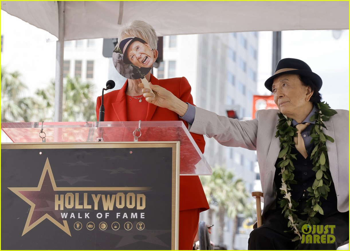 Photo james hong star walk fame hollywood ceremony 02 Photo 4756141
