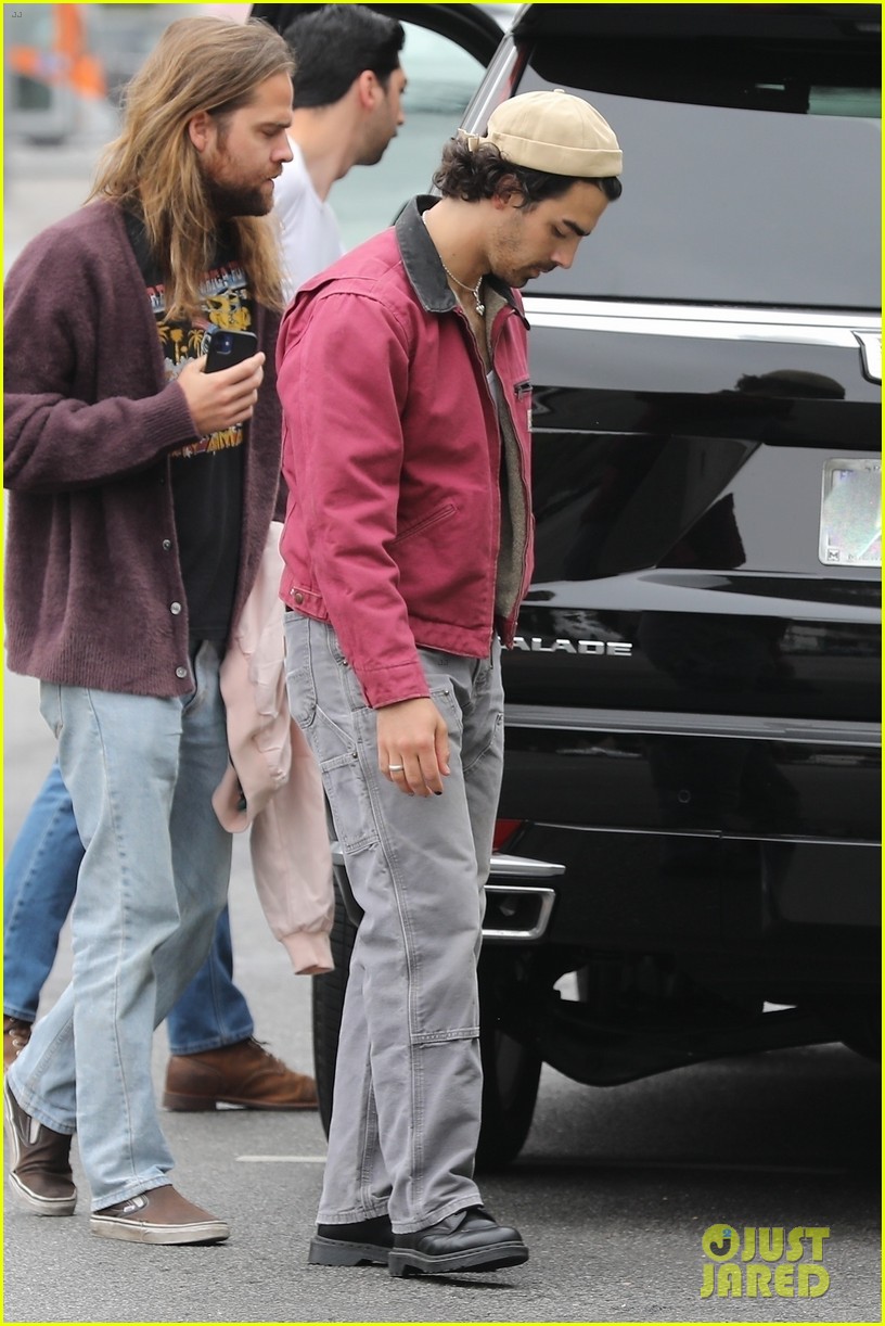 Photo joe jonas pregnant wife sophie turner lunch with dnce 36 Photo