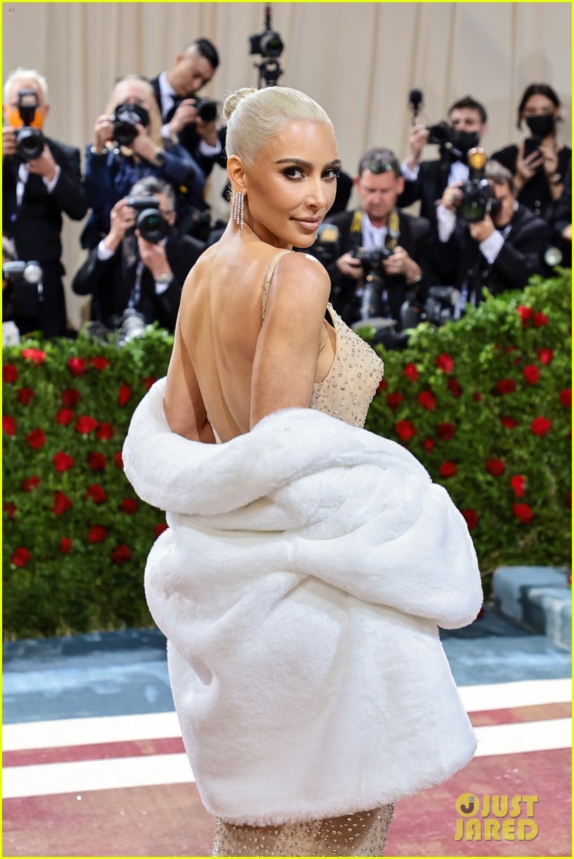 Photo kim kardashian pete davidson met gala 2022 red carpet 25 Photo