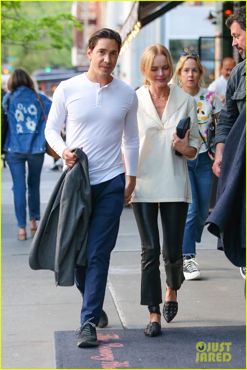 Kate Bosworth & Boyfriend Justin Long Hold Hands During Lunch Date in