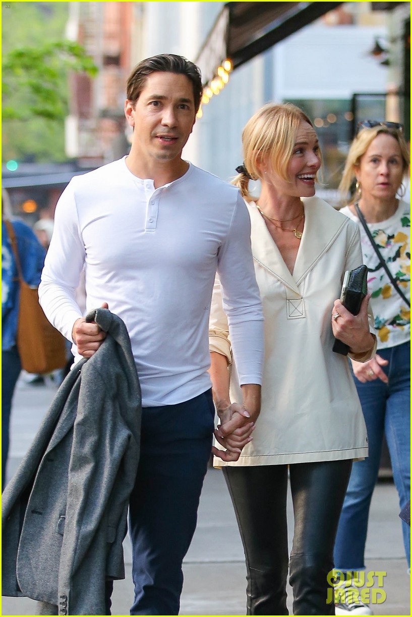 Kate Bosworth & Boyfriend Justin Long Hold Hands During Lunch Date in