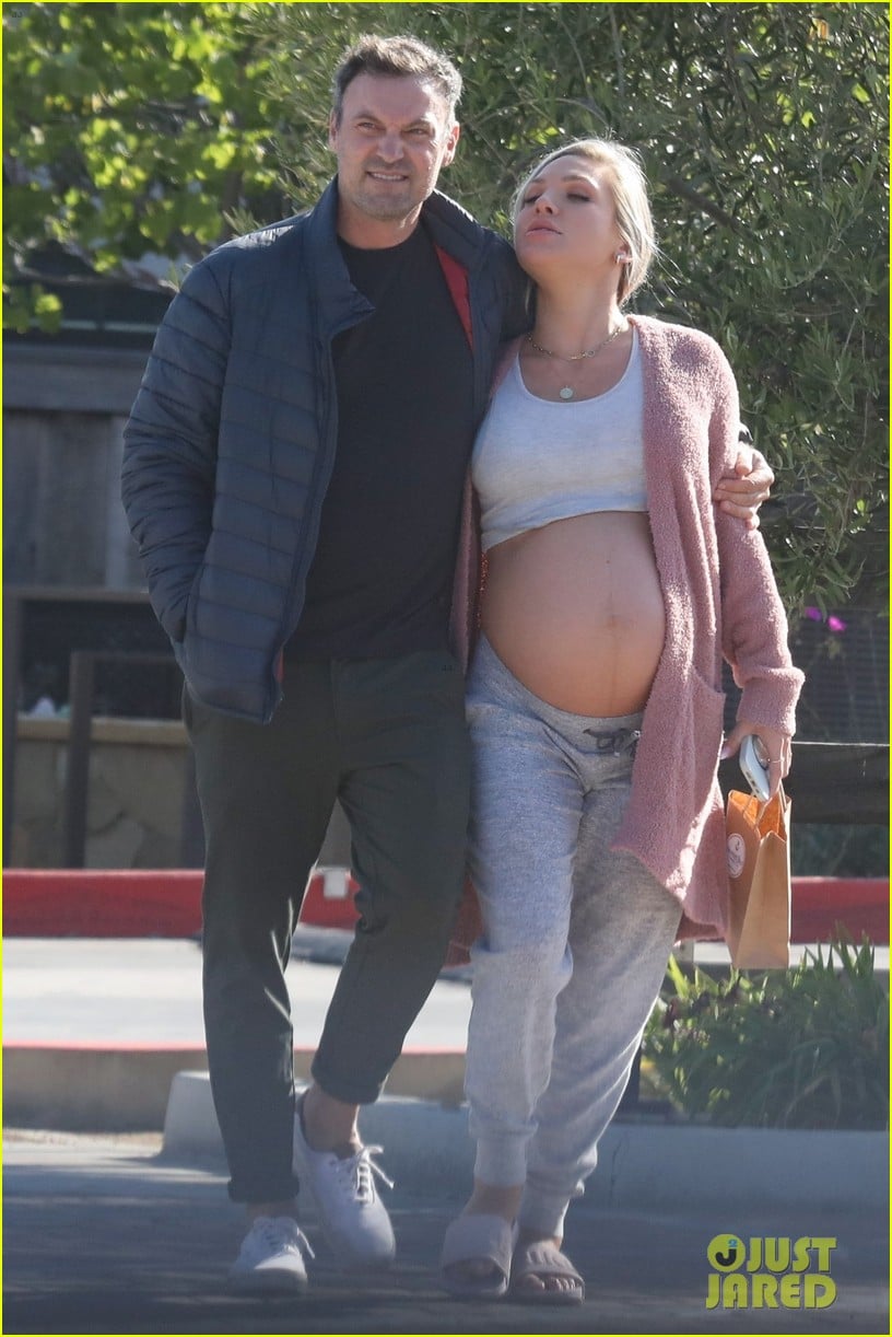 Brian Austin Green's Pregnant Girlfriend Sharna Burgess Shows Off Bare