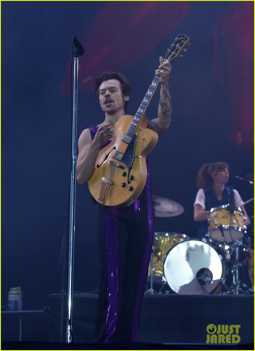 Harry Styles Dazzles in Purple Sequined Jumpsuit While Performing at