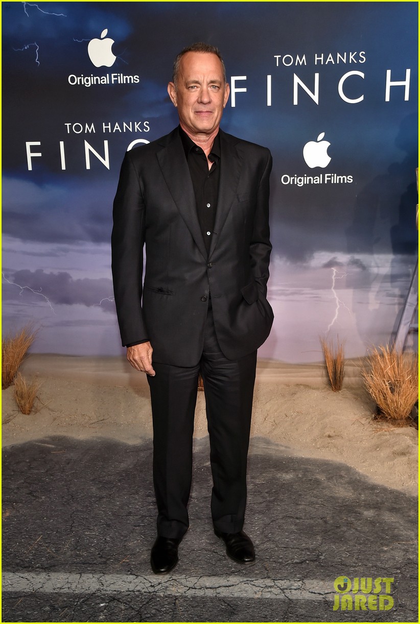 Tom Hanks Avoids Questions About His Polarizing 'Elvis' Accent at