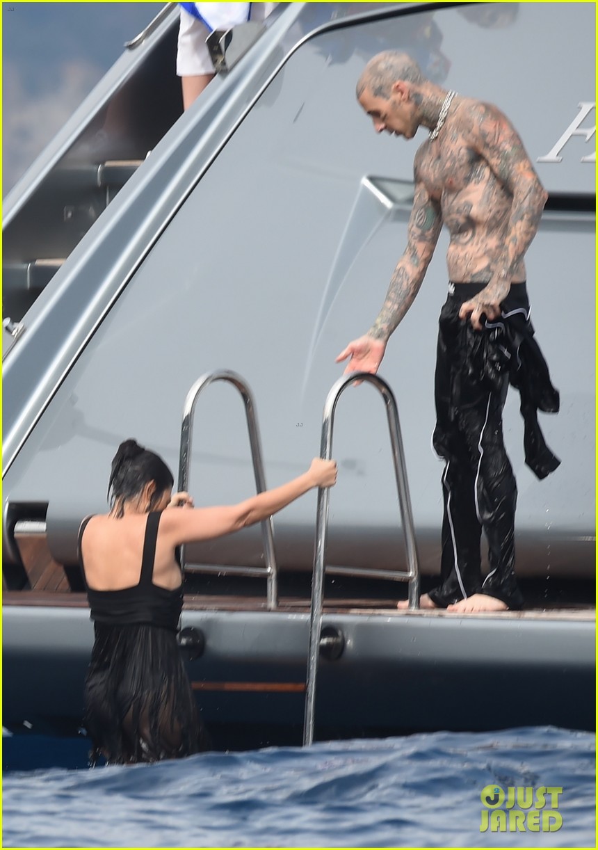 Newlyweds Travis Barker & Kourtney Kardashian Holds Hands As They Jump