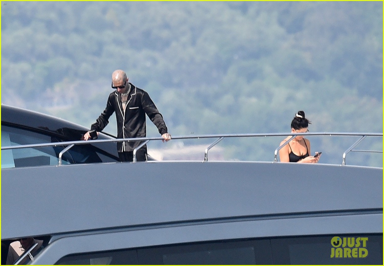 Newlyweds Travis Barker & Kourtney Kardashian Holds Hands As They Jump