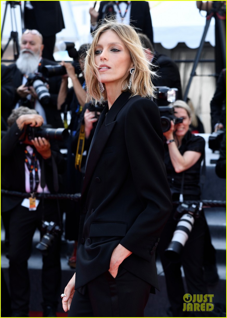 Woody Harrelson's Satire 'Triangle of Sadness' Gets Big Cheers at