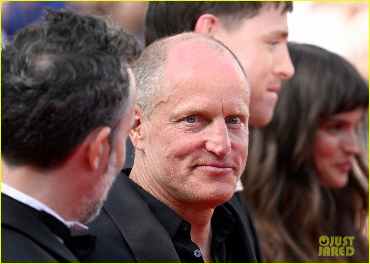 Woody Harrelson's Satire 'Triangle of Sadness' Gets Big Cheers at