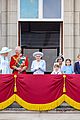 trooping the colour balcony wave with queen elizabeth 03