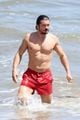 orlando bloom shows off fit physique at the beach 03